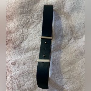 Brand new Le Chateau Belt